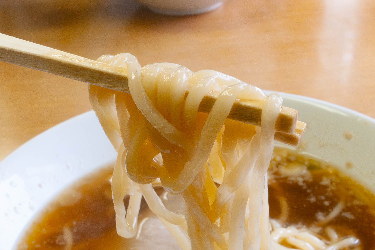 「中華そば すわ」の麺リフト